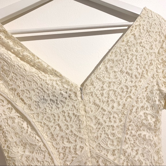 DYNAMITE Lace V-Neck Bodicon Dress - Picture 8 of 10